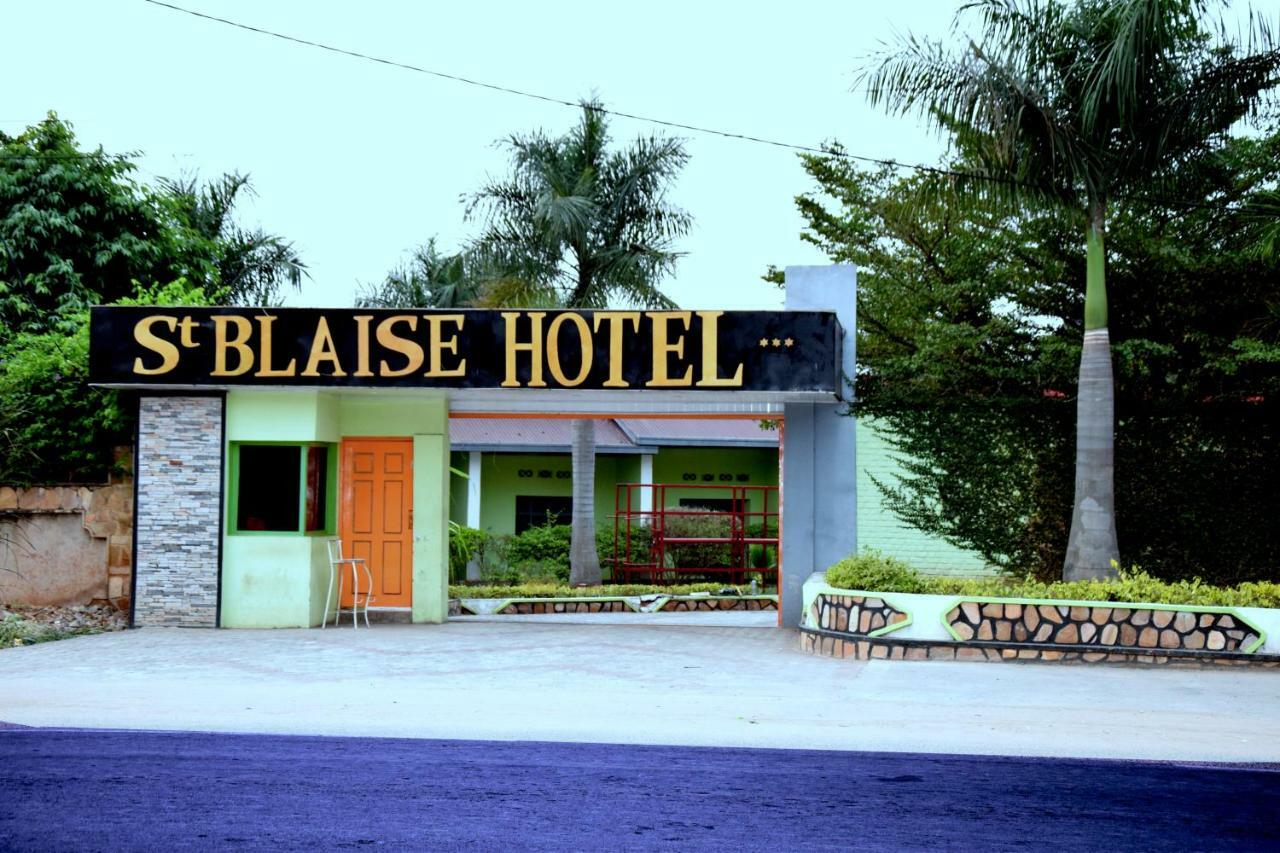 Saint Blaise Hotel บุจัมบุรา ห้อง รูปภาพ